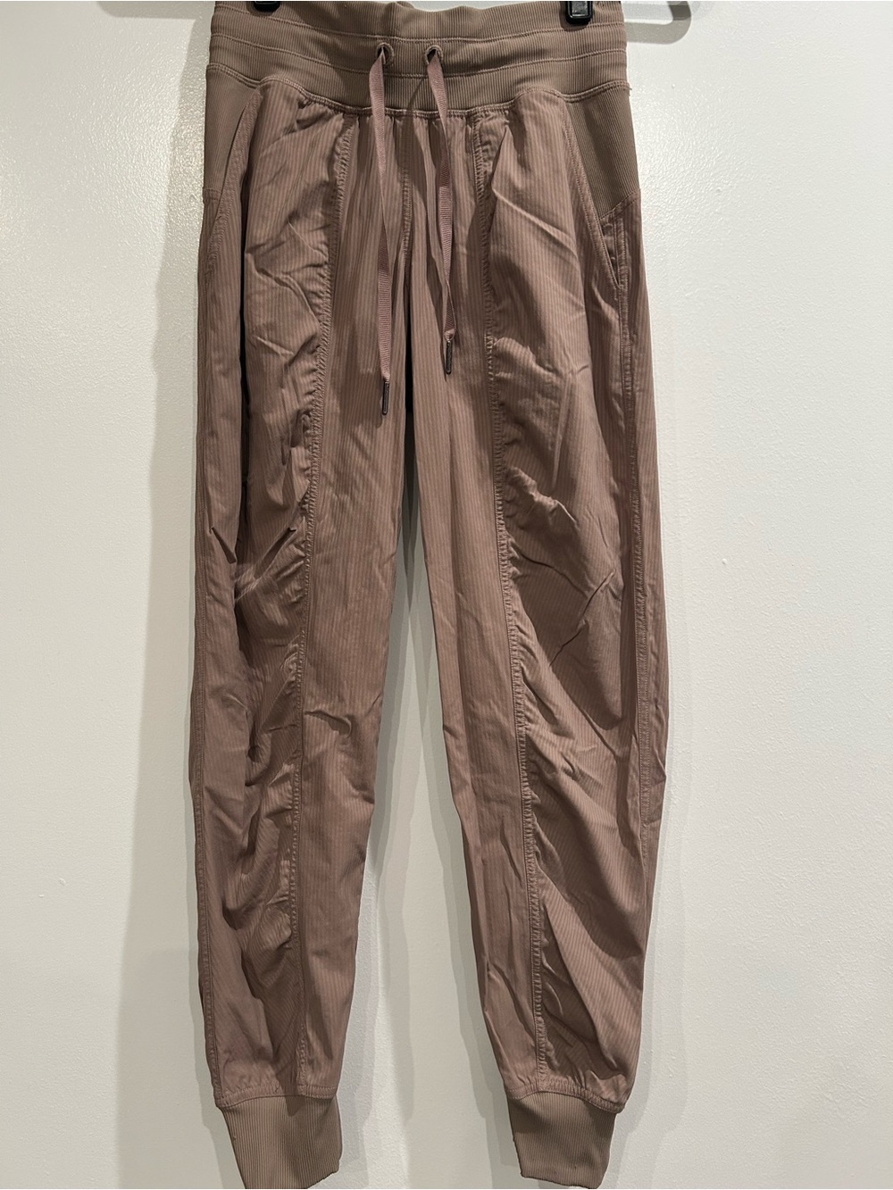 lululemon athletica women’s Dusty Rose Jogger Sweatpants size 2